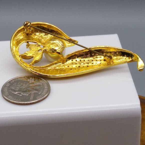 Chic and Fanciful Swirl Brooch, Textured Gold Tone with Clear Pave Crystals - Picture 4 of 4